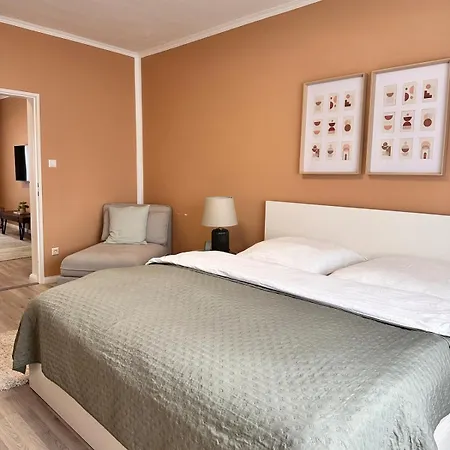 Stylish In Neukoelln Kiez Privat Parkplatz Apartment Berlin