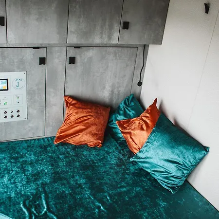 Moonrooms - Luxus Hausboot Ferienhaus Berlin