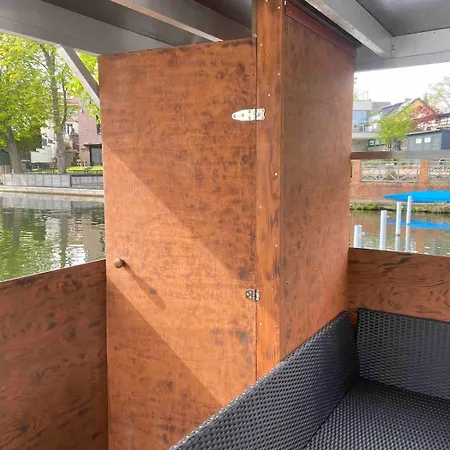 Hotel en barco Party Grill Boot *