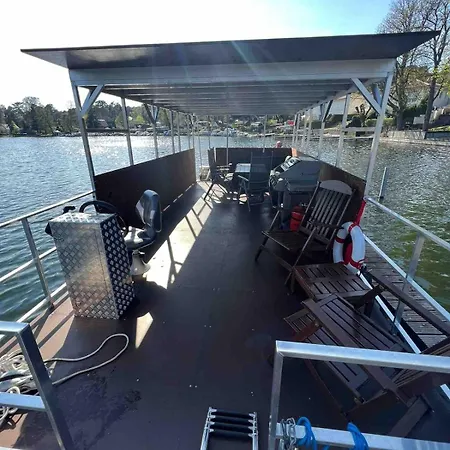 Hotel en barco Party Grill Boot