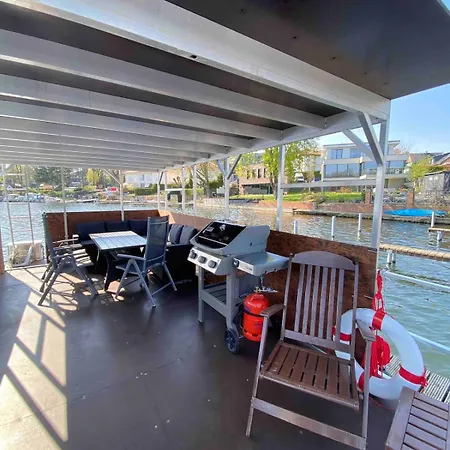 Hotel en barco Party Grill Boot *