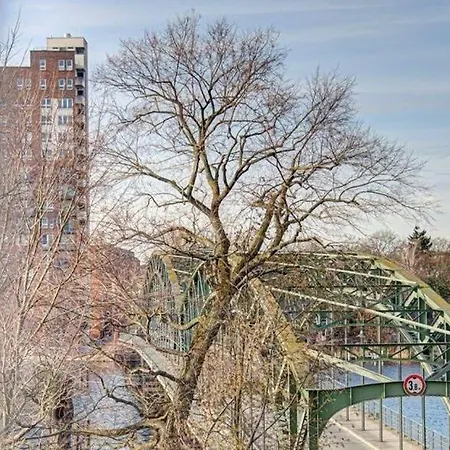 Am Wasser - Insel Eiswerder Berlin