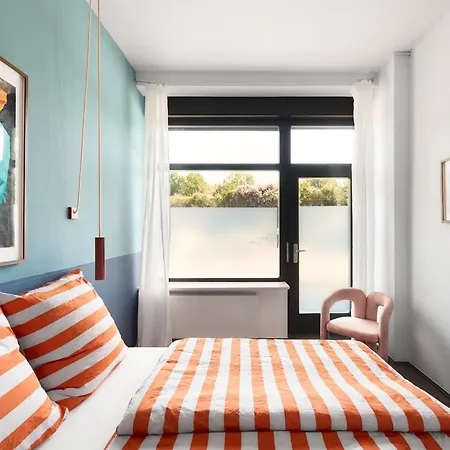 Poets Place Design In Kreuzberg - Space For 8 Persons