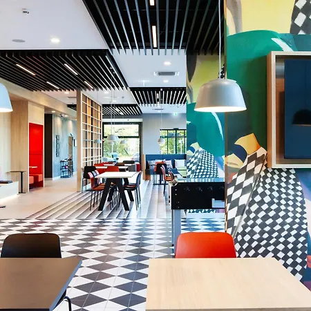 Ibis Airport Hotel *