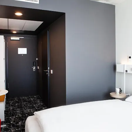 Ibis Airport Hotel *