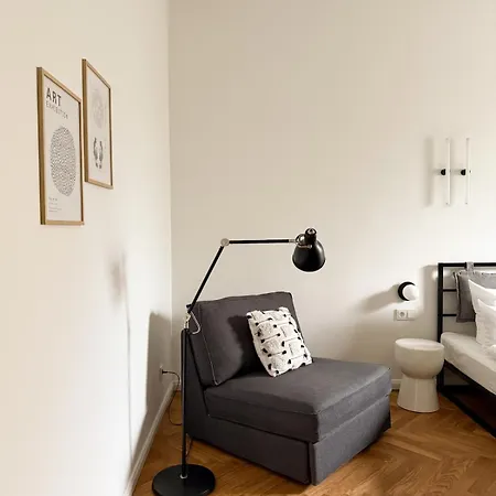 Nook Am Checkpoint Charlie Apartment *