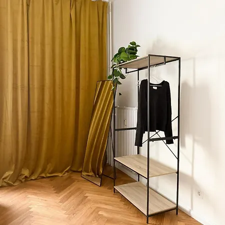 Nook Am Checkpoint Charlie Apartment *