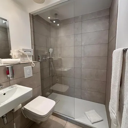 Kiez Hotel 3*