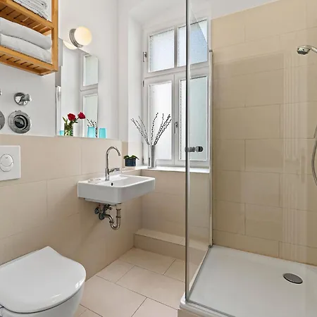 33 Efg Schoenhauser Allee Mit Balkon Apartament Berlin