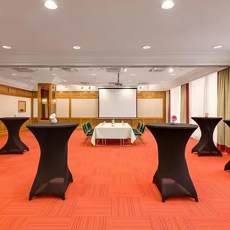 Szálloda Nh West 4*