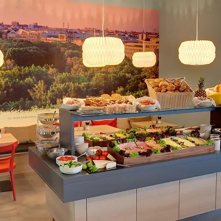 Meininger Airport Hotel 3*