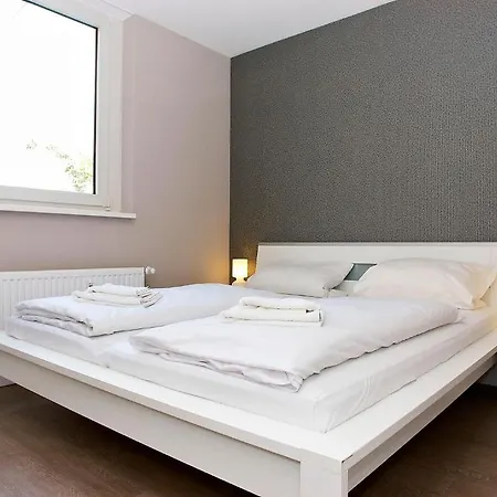 Apartmenthouse - Am Goerlitzer Park 3* Berlin