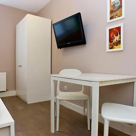 Aparthotel Apartmenthouse - Am Goerlitzer Park 3*