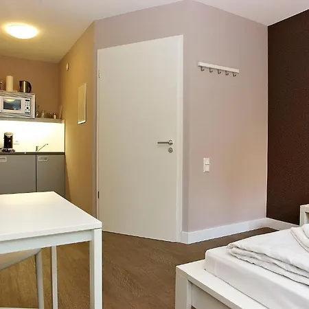 Apartmenthouse - Am Goerlitzer Park 3*