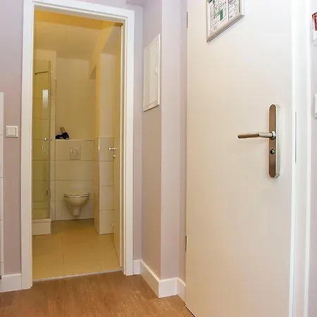 Apartmenthouse - Am Goerlitzer Park 3*