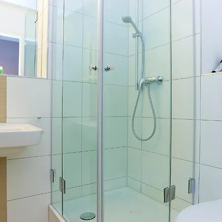 Apartmenthouse - Am Goerlitzer Park 3* Berlin