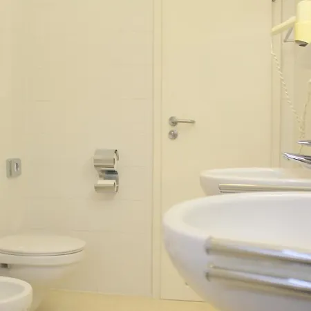 Kaiser Hotel 3*
