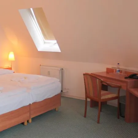 Kaiser Hotel 3*