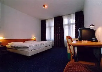Spreewitz Am Kurfuerstendamm Szálloda