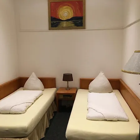 Hotel-pension Adamshof 2* Berlin