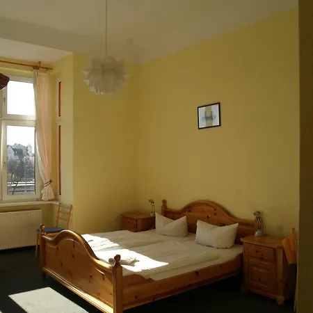 Hostel Happy Go Lucky + *