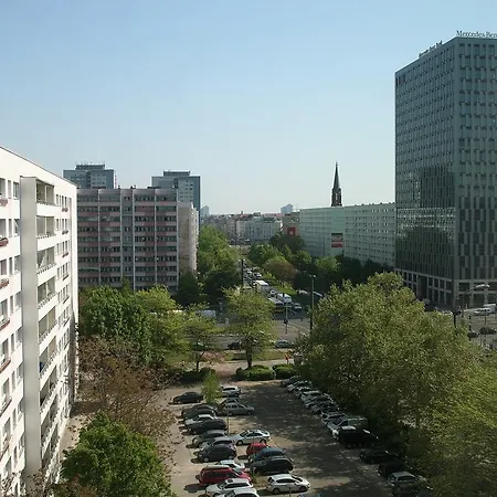 아파트 At Alexanderplatz *