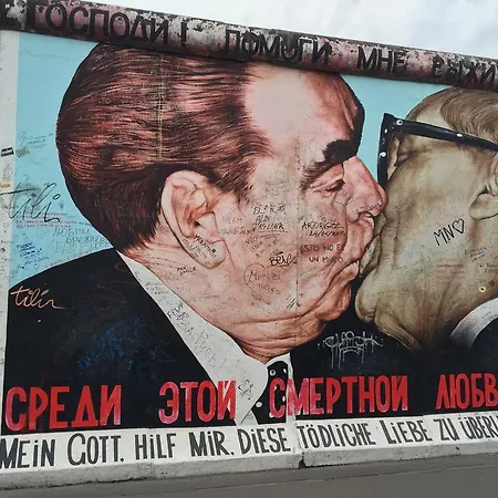Mondrian Am Checkpoint Charlie