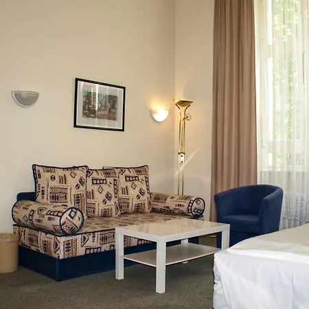 Otel Midi City West Am Ku'damm 3*