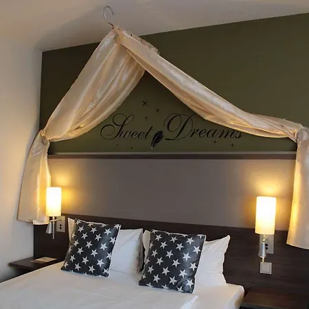 Hotel Mercure Airport Tegel 4*