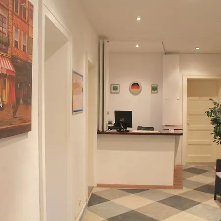 Amelie West Hotel 3*