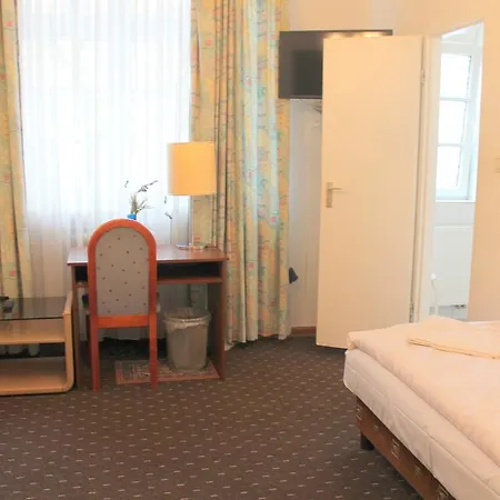 Amelie West Hotel