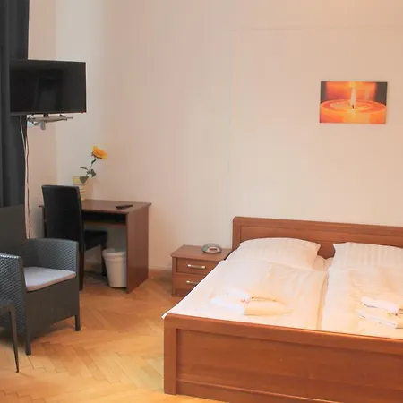 Amelie West Hotel