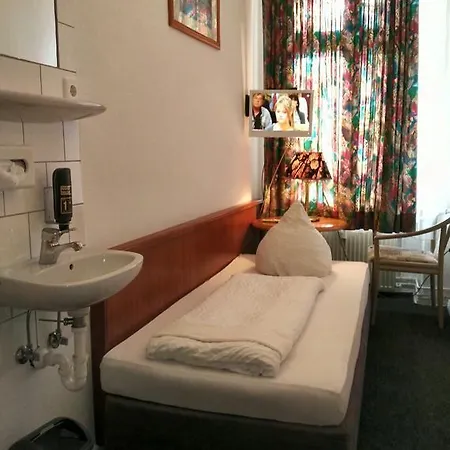 Hotel-pension Adamshof 2*