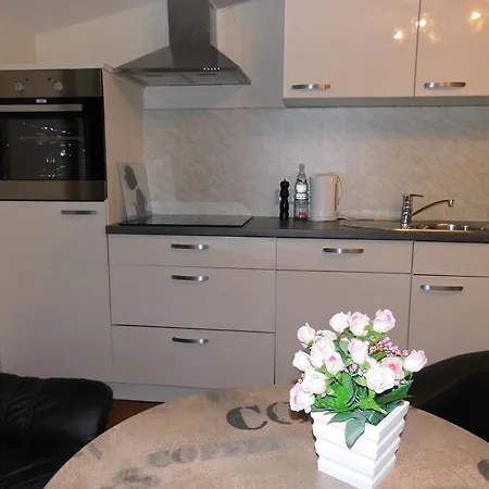 Guzulka & Restaurant Apartmanhotel 3*