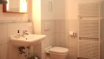 Jade 49 * Berlin