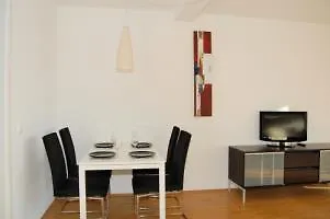 Weinbergspark Hotel *