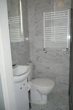 Christie Aparthotel 3*