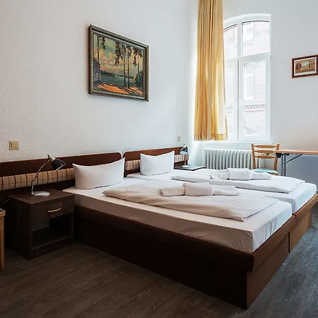 Queens Park Hotel