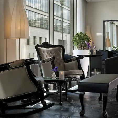 Arcotel John F 4*