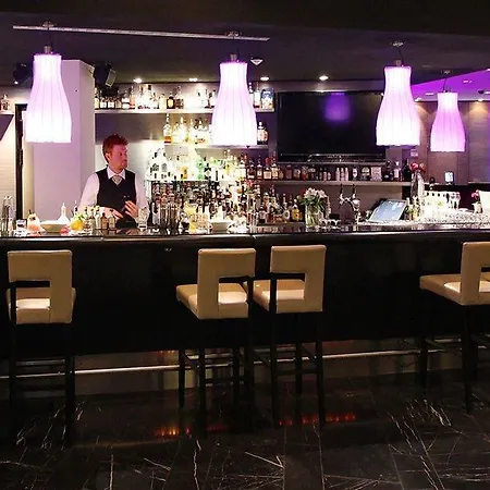 Arcotel John F
