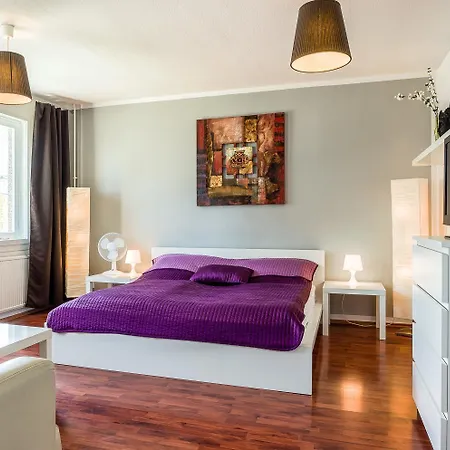 Alexanderplatz Accommodations Apartment *