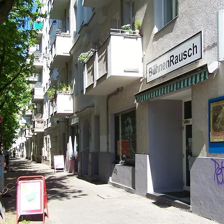 Altbauwohnung Mit 3 Baedern Apartman *