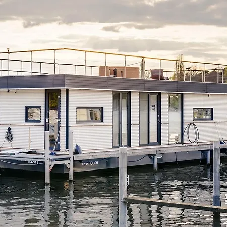 Friend.Ship Hausboot Berlin