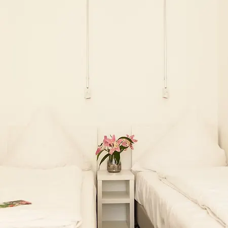 Apartment&rooms Near Brandenburg Gate Берлин