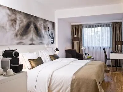 Wyndham Excelsior Hotel 4*