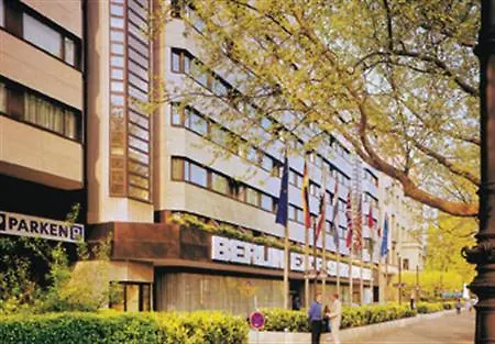 Wyndham Excelsior Hotel 4*