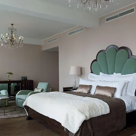 Soho House 5*