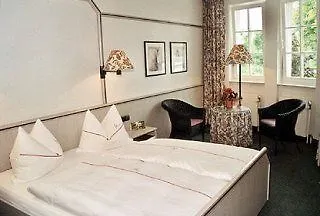 Alpinia Hotel