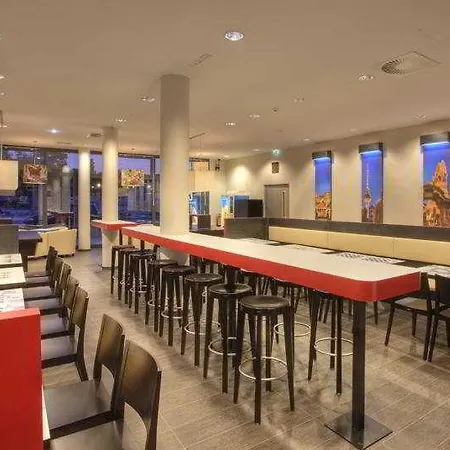 Meininger Hauptbahnhof מלון 3*