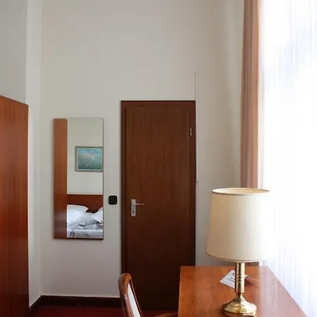 Kurfuerst Am Kurfuerstendamm Hotel 3*